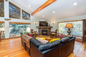 Riverfront Retreat in Sunriver Oregon with Stunning River Views